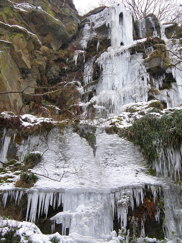 1scout-rocks-ice-falls-for-club